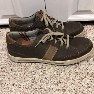 Skechers mens size 12 brown shoes.